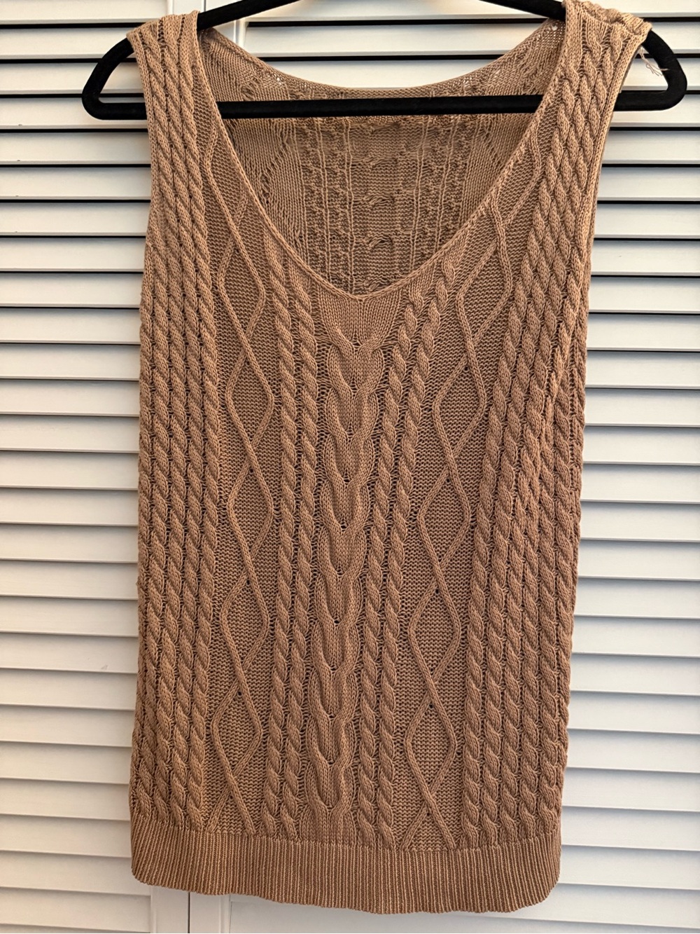 Cable Knit Sleeveless Tank Top in Camel